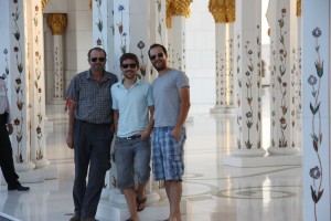 Hier sind wir in der Sheik-Zayid-Moschee in Abu Dhabi